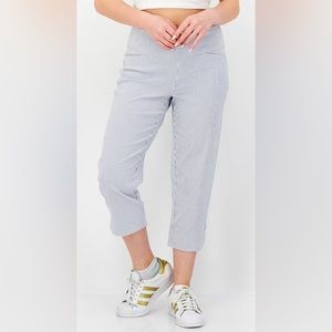 S.C & CO. Women’s pull on capri size 6 pinstripe